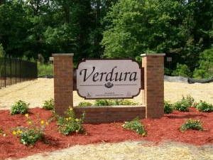 A sign that reads Verdura.