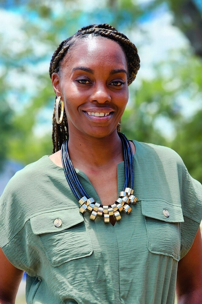 Ebony Harris Headshot
